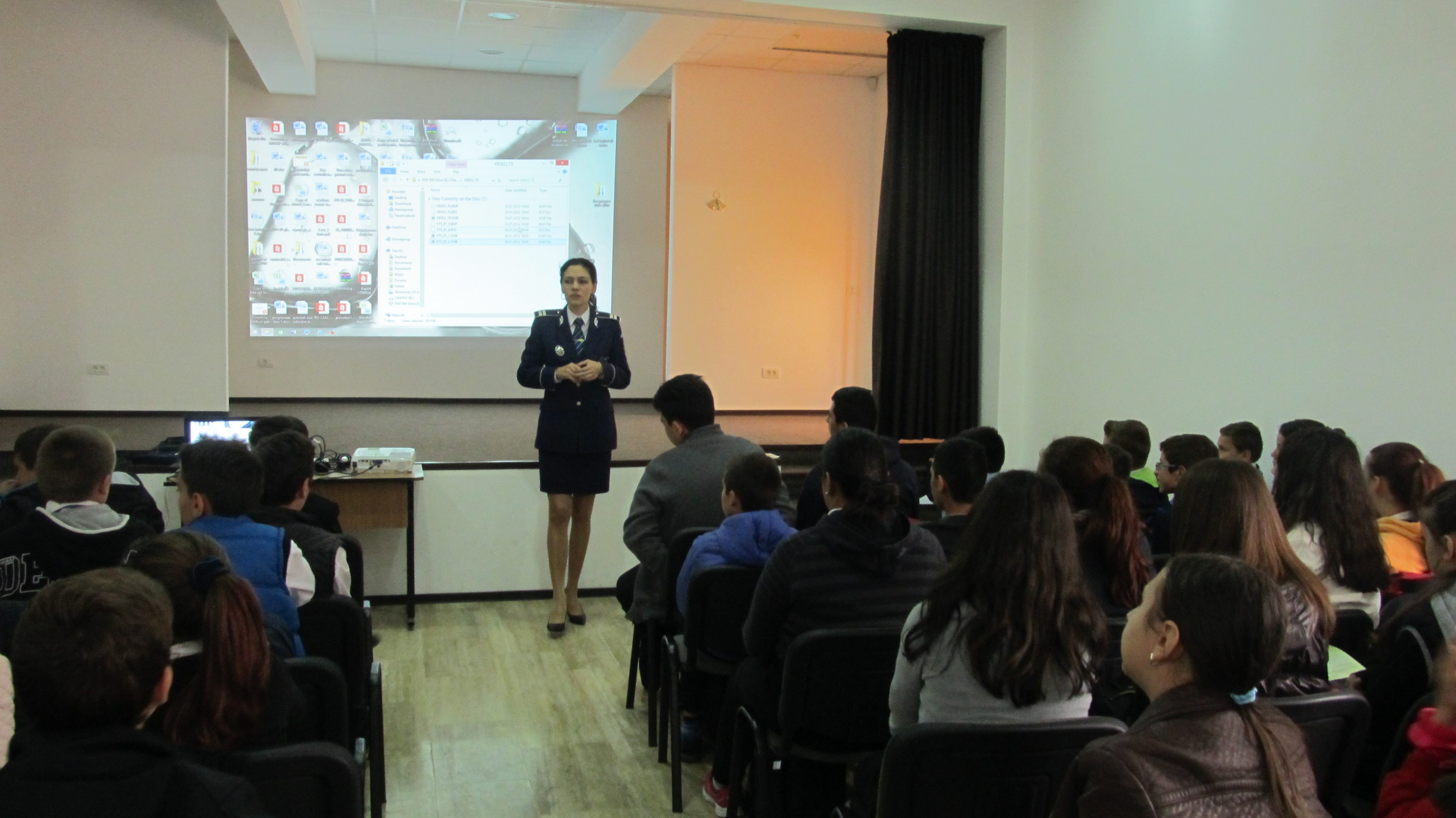 activitatile politistilor constanteni in unitati de invatamant galerie foto 567645 activitatile politistilor constanteni in unitati de invatamant galerie foto 567645