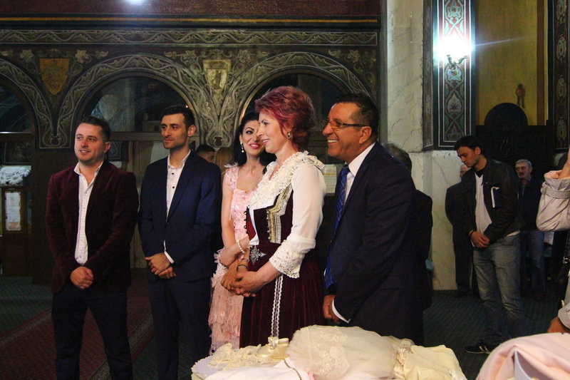 a slujit arhiepiscopul tomisului campioana europeana eliza samara a botezat o fetita la constanta galerie a slujit arhiepiscopul tomisului campioana europeana eliza samara a botezat o fetita la constanta galerie