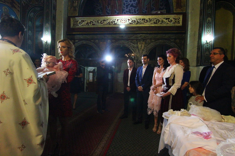 a slujit arhiepiscopul tomisului campioana europeana eliza samara a botezat o fetita la constanta galerie a slujit arhiepiscopul tomisului campioana europeana eliza samara a botezat o fetita la constanta galerie