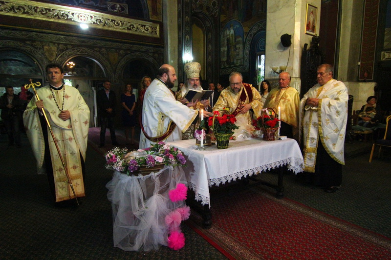 a slujit arhiepiscopul tomisului campioana europeana eliza samara a botezat o fetita la constanta galerie a slujit arhiepiscopul tomisului campioana europeana eliza samara a botezat o fetita la constanta galerie