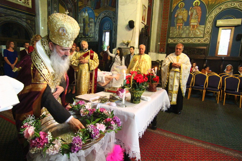 a slujit arhiepiscopul tomisului campioana europeana eliza samara a botezat o fetita la constanta galerie a slujit arhiepiscopul tomisului campioana europeana eliza samara a botezat o fetita la constanta galerie