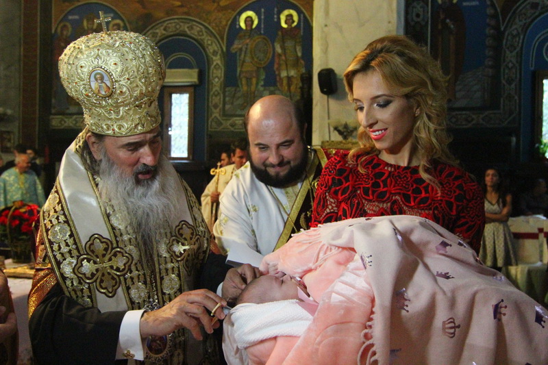 a slujit arhiepiscopul tomisului campioana europeana eliza samara a botezat o fetita la constanta galerie a slujit arhiepiscopul tomisului campioana europeana eliza samara a botezat o fetita la constanta galerie