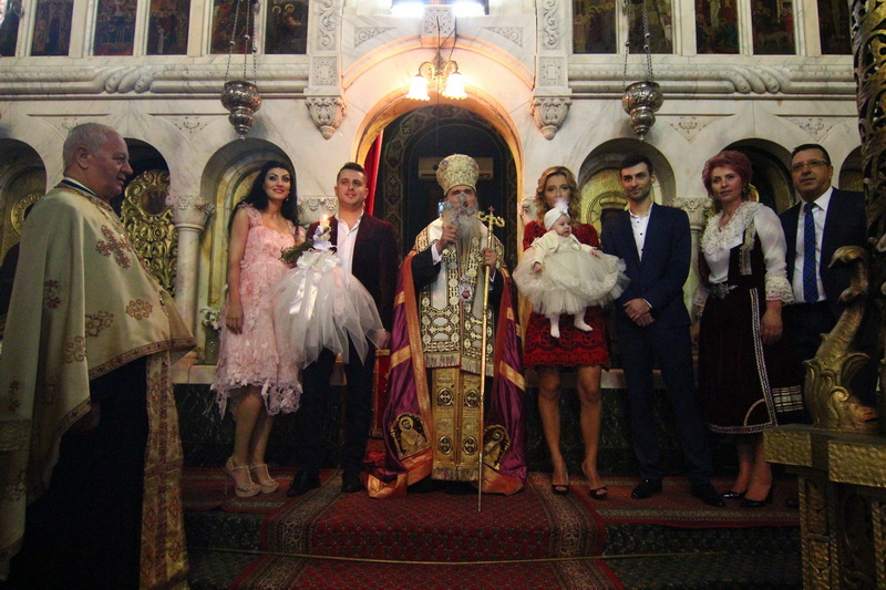 a slujit arhiepiscopul tomisului campioana europeana eliza samara a botezat o fetita la constanta galerie a slujit arhiepiscopul tomisului campioana europeana eliza samara a botezat o fetita la constanta galerie