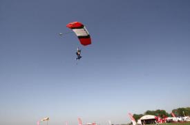 Şi Mazăre a făcut paraşutism cu instructorul Constandache. Udrea l-a depăşit pe fostul primar. Ce vedete au făcut salturi în aer (video) 