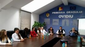 Un nou radio emite în judeţul Constanţa Elevii Liceului „Ion Podaru“ din Ovidiu ascultă în fiecare pauză Radio 15