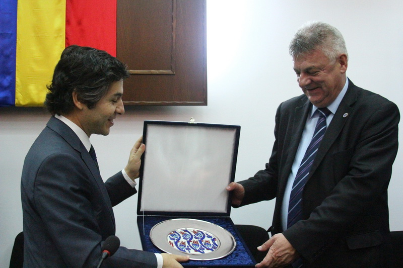 tika la constanta ambasadorul turciei osman koray ertas si consulul ali bozcaliskan au inaugurat lectoratul tika la constanta ambasadorul turciei osman koray ertas si consulul ali bozcaliskan au inaugurat lectoratul