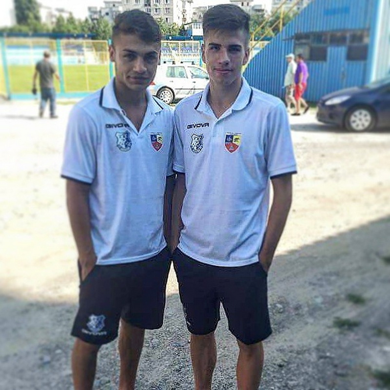 fotbalistul robert moldoveanu a dus farul pe stadionul lui arsenal londra galerie foto video 570353 fotbalistul robert moldoveanu a dus farul pe stadionul lui arsenal londra galerie foto video 570353