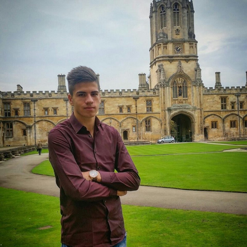 fotbalistul robert moldoveanu a dus farul pe stadionul lui arsenal londra galerie foto video 570353 fotbalistul robert moldoveanu a dus farul pe stadionul lui arsenal londra galerie foto video 570353