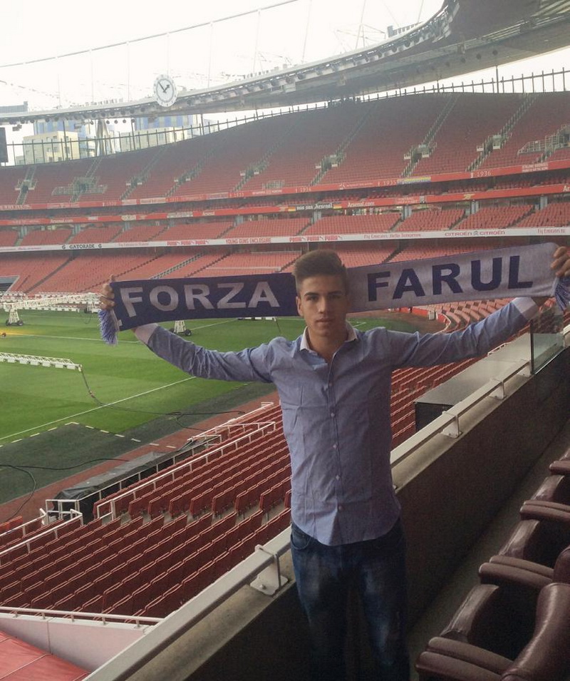 fotbalistul robert moldoveanu a dus farul pe stadionul lui arsenal londra galerie foto video 570353 fotbalistul robert moldoveanu a dus farul pe stadionul lui arsenal londra galerie foto video 570353