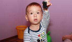 voceaconstantei.ro Riscă să nu mai poată respira. Cinci tumori îi pot curma viața unui copil de doi ani