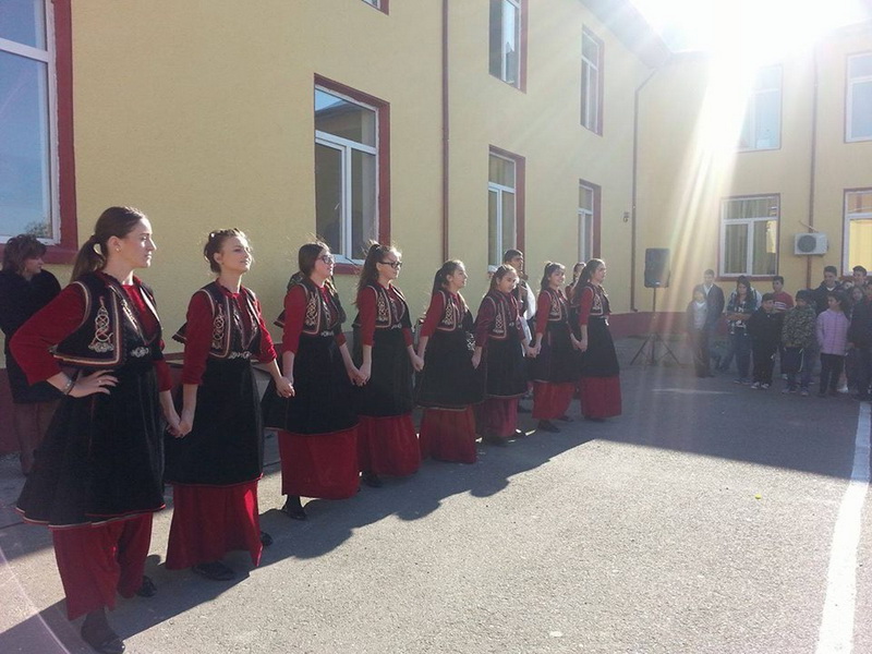 printre lansari de carte si aplauze elevii fruntasi premiati de ziua liceului teoretic mihail kogalniceanu