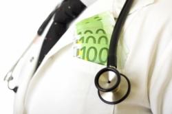Caius-Glad Streian, medic din Timişoara, trimis în judecată pentru luare de mită