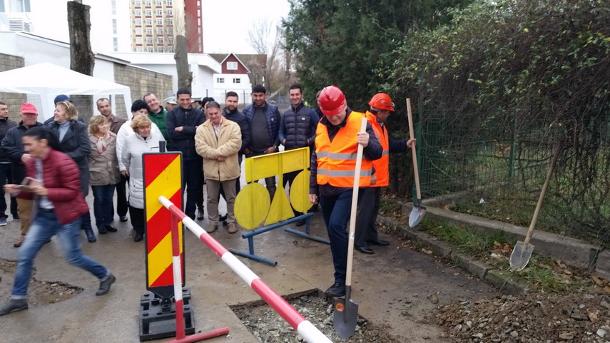 primaria eforie a inceput lucrarile pentru reteaua de gaze ovidiu brailoiu speram sa terminam in urmatorii primaria eforie a inceput lucrarile pentru reteaua de gaze ovidiu brailoiu speram sa terminam in urmatorii