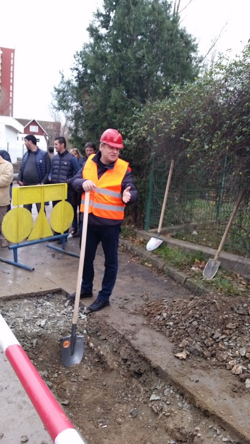 primaria eforie a inceput lucrarile pentru reteaua de gaze ovidiu brailoiu speram sa terminam in urmatorii primaria eforie a inceput lucrarile pentru reteaua de gaze ovidiu brailoiu speram sa terminam in urmatorii