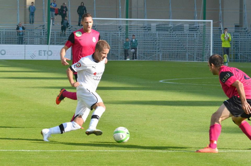 fotbalist la farul constanta onisor nicorec a facut schimb de tricouri cu thomas muller de la bayern fotbalist la farul constanta onisor nicorec a facut schimb de tricouri cu thomas muller de la bayern