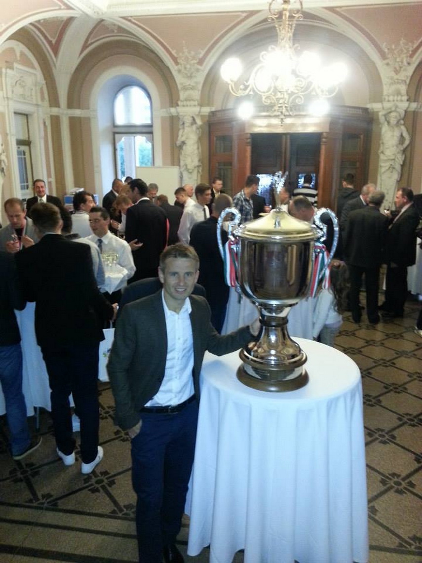 fotbalist la farul constanta onisor nicorec a facut schimb de tricouri cu thomas muller de la bayern fotbalist la farul constanta onisor nicorec a facut schimb de tricouri cu thomas muller de la bayern