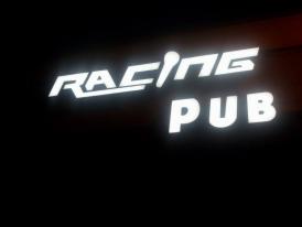 Racing Pub, un local cu personalitate, unde un Cadillac Eldorado a fost transformat în bar (galerie foto) 