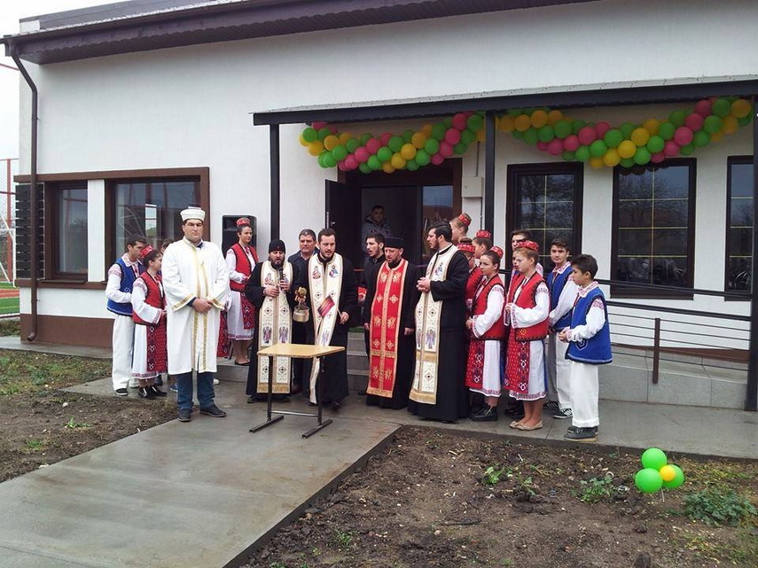 dupa munca asidua a urmat distractia la bal comuna topraisar se mandreste cu noul parc si cu centrul dupa munca asidua a urmat distractia la bal comuna topraisar se mandreste cu noul parc si cu centrul