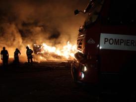 Arde o magazie de lemne în localitatea Canlia, din județul Constanța