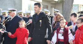 Primăria şi Consiliul Local Ovidiu, ajutoarele lui Moş Crăciun. Spectacole şi daruri pentru toţi copiii