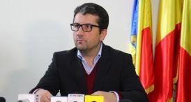 Darurile pentru elevi - o certitudine, alimentele pentru pensionari, o necunoscută Constanţa intră cu întârziere în spiritul sărbătorilor de iarnă (galerie foto)  