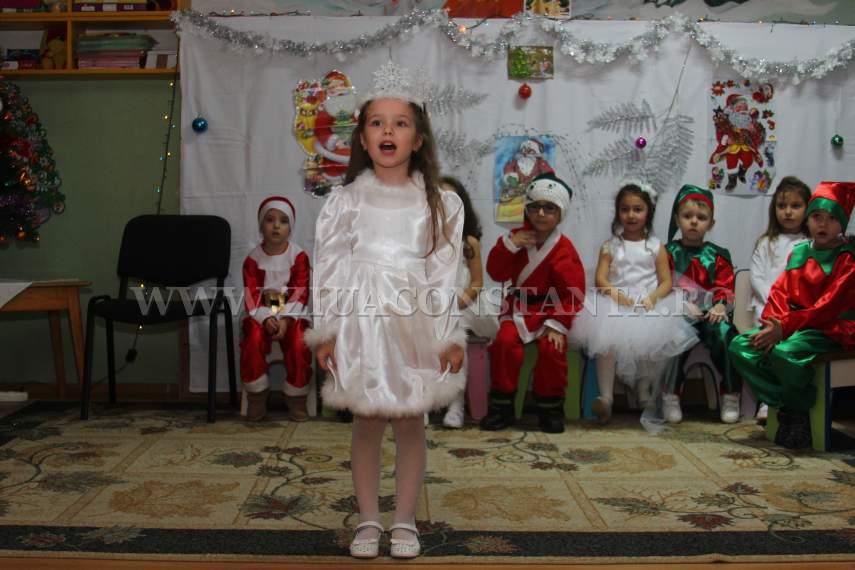 fotoreportaj pentru copiii din lumea florilor mos craciun a venit 575657 fotoreportaj pentru copiii din lumea florilor mos craciun a venit 575657