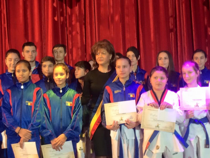 performantele sportivilor de taekwondo au fost rasplatite la mihail kogalniceanu primarul ancuta belu performantele sportivilor de taekwondo au fost rasplatite la mihail kogalniceanu primarul ancuta belu