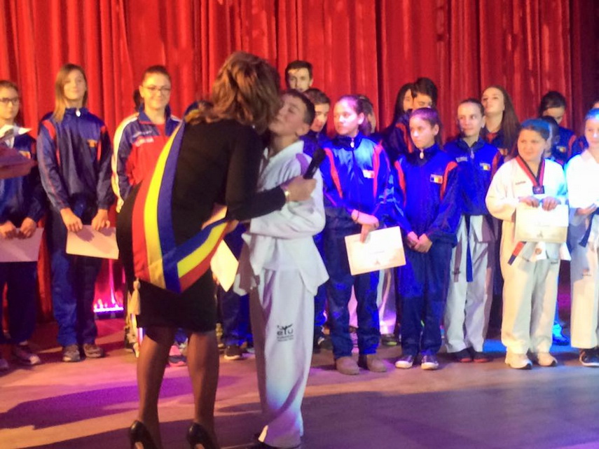 performantele sportivilor de taekwondo au fost rasplatite la mihail kogalniceanu primarul ancuta belu performantele sportivilor de taekwondo au fost rasplatite la mihail kogalniceanu primarul ancuta belu