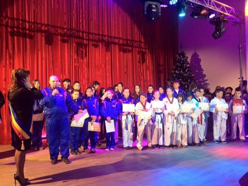 performantele sportivilor de taekwondo au fost rasplatite la mihail kogalniceanu primarul ancuta belu performantele sportivilor de taekwondo au fost rasplatite la mihail kogalniceanu primarul ancuta belu