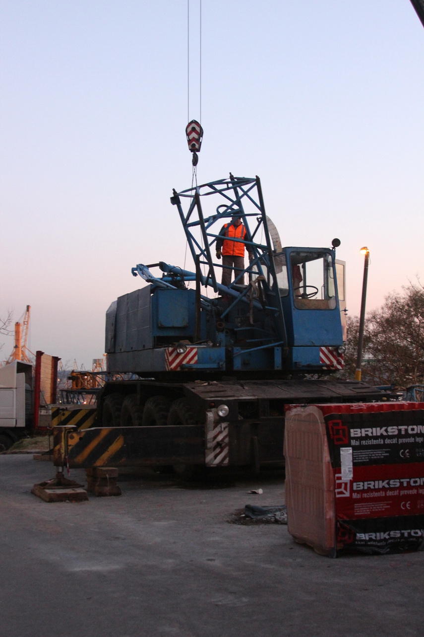 pericol in portul tomis pasii anchetatorilor in dosarul macaralei prabusite pe strada traian galerie pericol in portul tomis pasii anchetatorilor in dosarul macaralei prabusite pe strada traian galerie