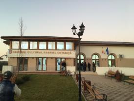Gabriel Cotabiţă va umple rafturile bibliotecii din cadrul Centrului Cultural de la Poiana, care, de ieri, îi poartă numele (galerie foto)