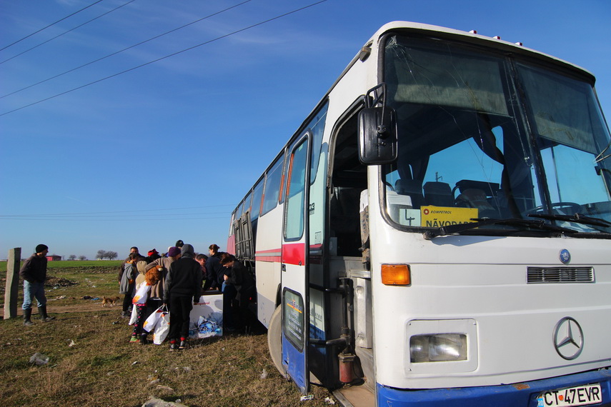 angajatii rompetrol au fost mosi craciun pentru copiii sarmani din navodari galerie foto 577076 angajatii rompetrol au fost mosi craciun pentru copiii sarmani din navodari galerie foto 577076