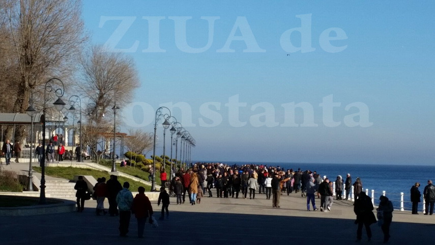 fotoreportaj sute de persoane pe faleza din constanta zi de exceptie imagini minunate 577351 fotoreportaj sute de persoane pe faleza din constanta zi de exceptie imagini minunate 577351