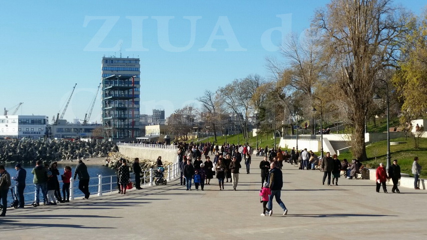 fotoreportaj sute de persoane pe faleza din constanta zi de exceptie imagini minunate 577351 fotoreportaj sute de persoane pe faleza din constanta zi de exceptie imagini minunate 577351