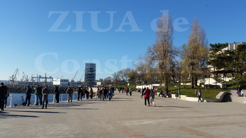 fotoreportaj sute de persoane pe faleza din constanta zi de exceptie imagini minunate 577351 fotoreportaj sute de persoane pe faleza din constanta zi de exceptie imagini minunate 577351