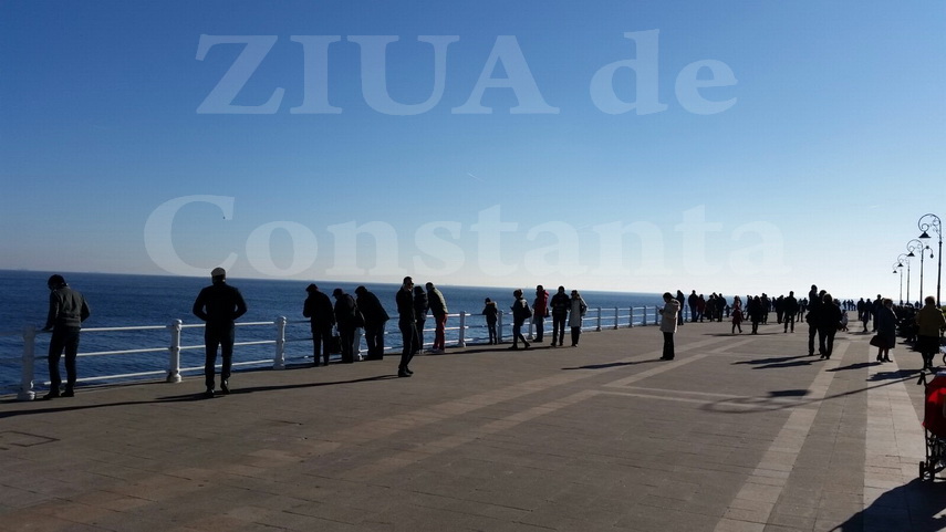 fotoreportaj sute de persoane pe faleza din constanta zi de exceptie imagini minunate 577351 fotoreportaj sute de persoane pe faleza din constanta zi de exceptie imagini minunate 577351