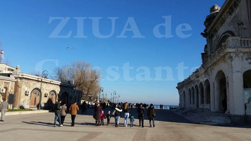 fotoreportaj sute de persoane pe faleza din constanta zi de exceptie imagini minunate 577351 fotoreportaj sute de persoane pe faleza din constanta zi de exceptie imagini minunate 577351
