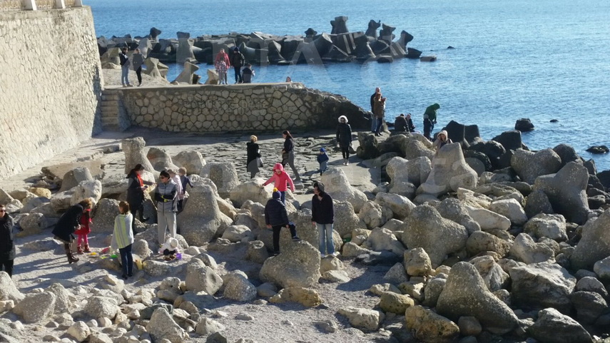 fotoreportaj sute de persoane pe faleza din constanta zi de exceptie imagini minunate 577351 fotoreportaj sute de persoane pe faleza din constanta zi de exceptie imagini minunate 577351