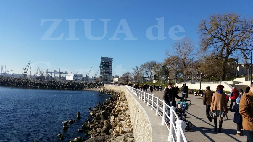 fotoreportaj sute de persoane pe faleza din constanta zi de exceptie imagini minunate 577351 fotoreportaj sute de persoane pe faleza din constanta zi de exceptie imagini minunate 577351