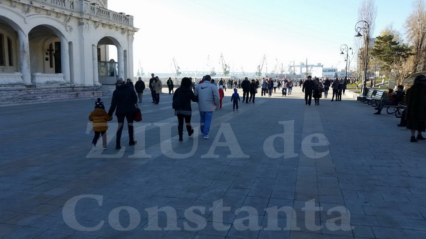 fotoreportaj sute de persoane pe faleza din constanta zi de exceptie imagini minunate 577351 fotoreportaj sute de persoane pe faleza din constanta zi de exceptie imagini minunate 577351