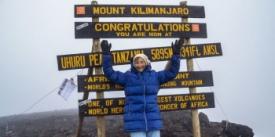 O bătrână de 86 de ani a cucerit vârful Kilimanjar