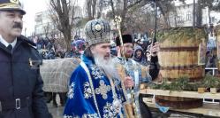 UPDATE 4. Doi scafandri militari şi un civil au recuperat crucile IPS Teodosie a binecuvântat apa Mării Negre (galerie foto)               