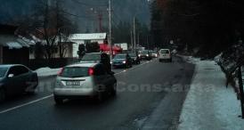 „Tradiționala“ aglomerație pe DN1 Între Bușteni și Azuga se circulă bară la bară! (galerie foto)