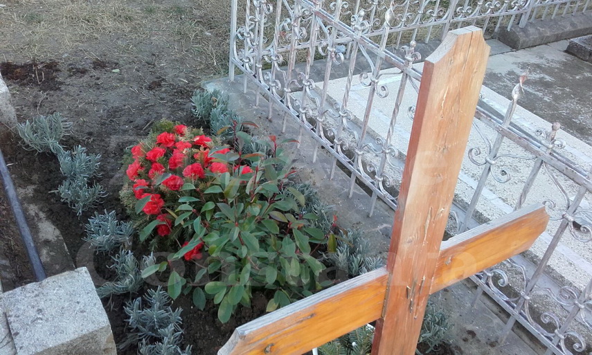 mormantul pictorului ionel matasareanu a fost curatat 578779 mormantul pictorului ionel matasareanu a fost curatat 578779