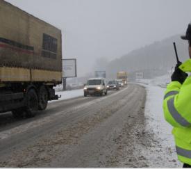 Autostrada A2 și două drumuri naționale, închise din cauza vizibilităţii reduse