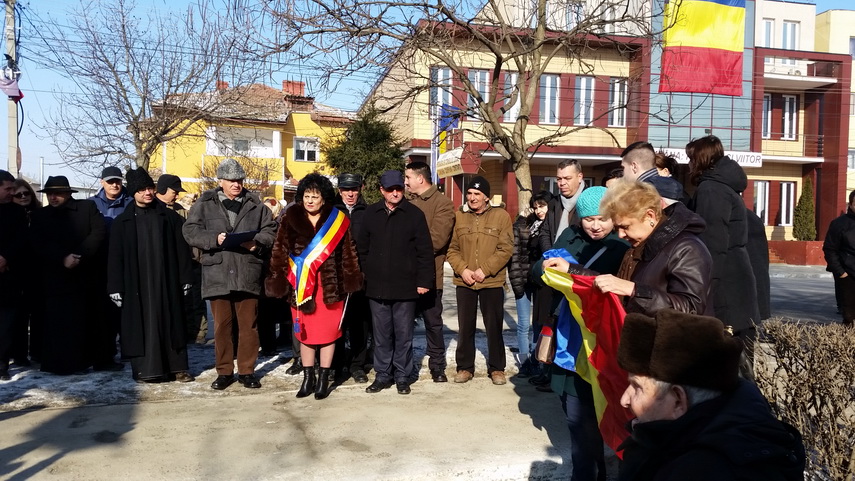 mica unire sarbatorita la cumpana primarul mariana gaju aducem un omagiu eroilor dar si celor care sunt mica unire sarbatorita la cumpana primarul mariana gaju aducem un omagiu eroilor dar si celor care sunt