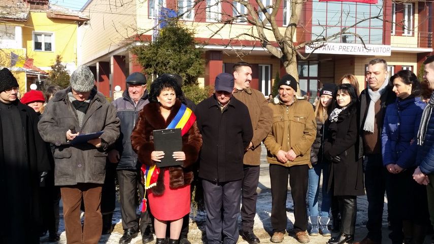 mica unire sarbatorita la cumpana primarul mariana gaju aducem un omagiu eroilor dar si celor care sunt mica unire sarbatorita la cumpana primarul mariana gaju aducem un omagiu eroilor dar si celor care sunt
