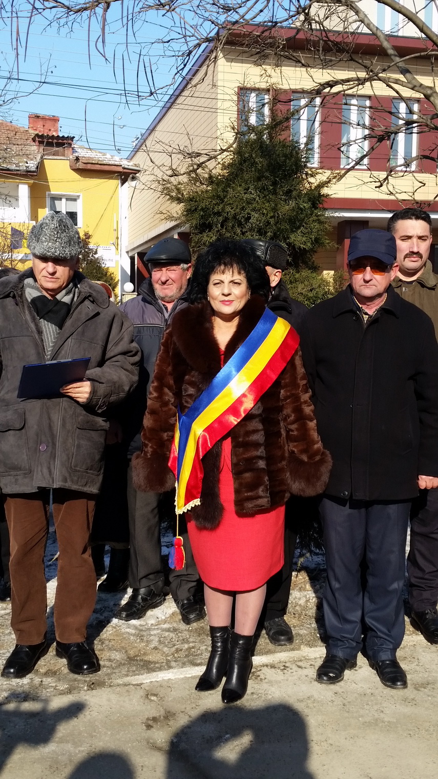 mica unire sarbatorita la cumpana primarul mariana gaju aducem un omagiu eroilor dar si celor care sunt mica unire sarbatorita la cumpana primarul mariana gaju aducem un omagiu eroilor dar si celor care sunt
