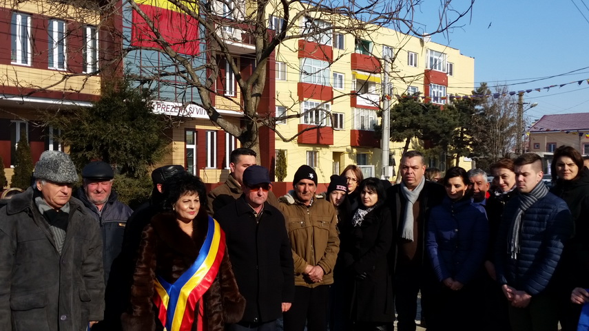 mica unire sarbatorita la cumpana primarul mariana gaju aducem un omagiu eroilor dar si celor care sunt mica unire sarbatorita la cumpana primarul mariana gaju aducem un omagiu eroilor dar si celor care sunt