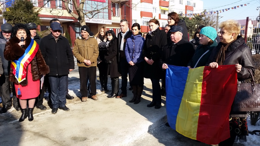 mica unire sarbatorita la cumpana primarul mariana gaju aducem un omagiu eroilor dar si celor care sunt mica unire sarbatorita la cumpana primarul mariana gaju aducem un omagiu eroilor dar si celor care sunt